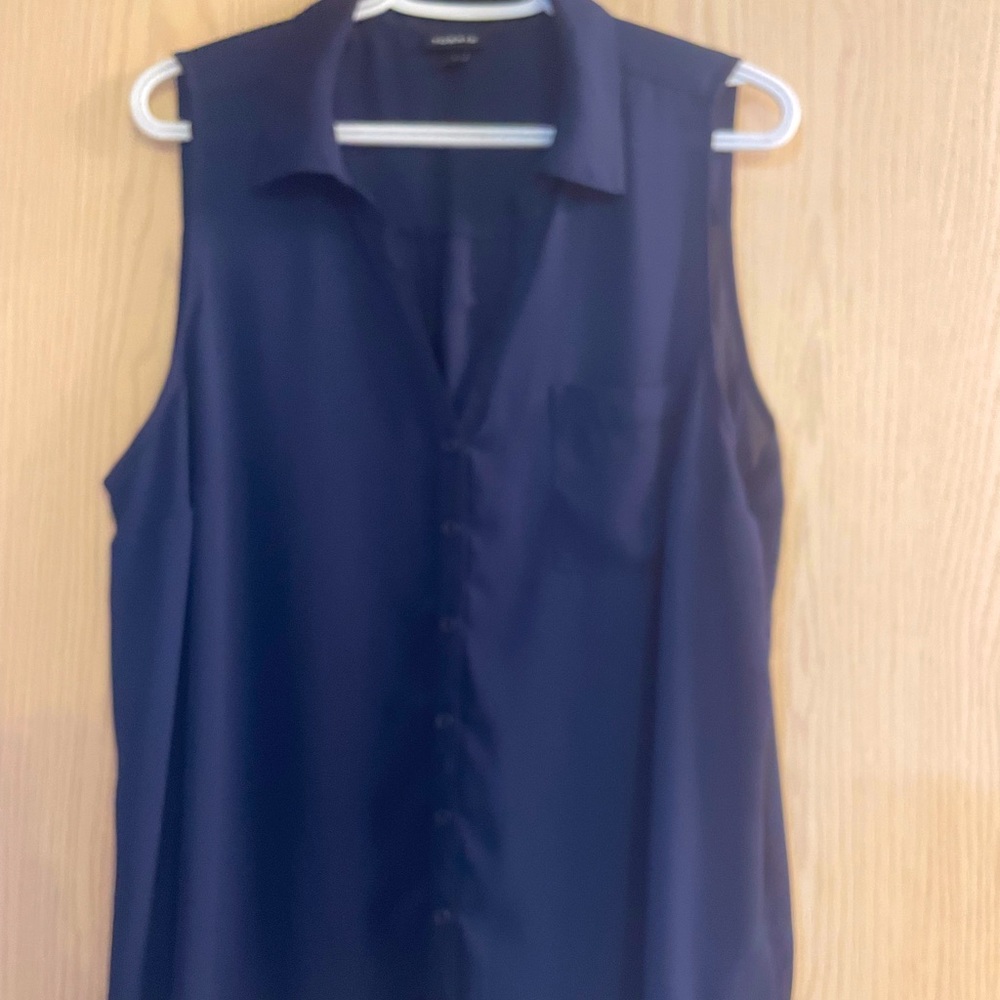Ladies sleeveless Torrid chiffon blouse.